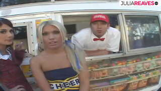 Sorbete vendedor fai trío foder no seu sorbete van