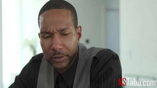 Ebonovina Pastorkom, Tata Želi Da Se Prema Njoj Kao Dama