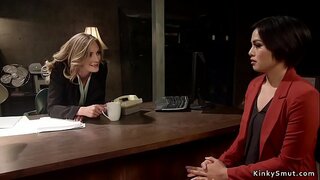 ���್ಲೊಂಡೆ ಲೆಸ್ಬಿಯನ್ ಗುದ ಸಂಭೋಗ ಗುದ ಸಂಭೋಗ ಕಂದು ಕೂದಲಿನ ಸುಂದರಿ ಉಪ ಅಧಿಕಾರಿ ಕೃತಕ ಶಿಶ್ನ